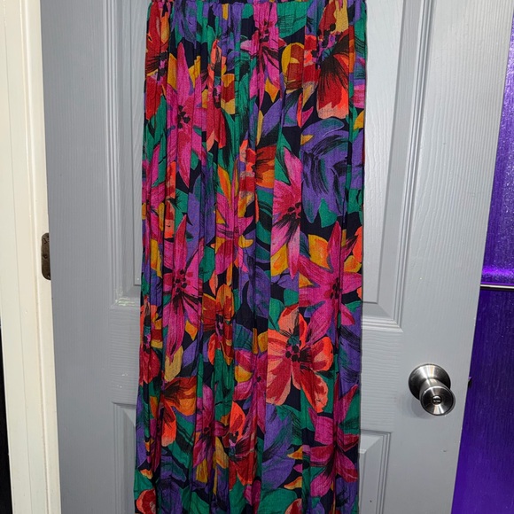 Floral Pleated Maxi Skirt — Multi Color - Picture 2 of 8